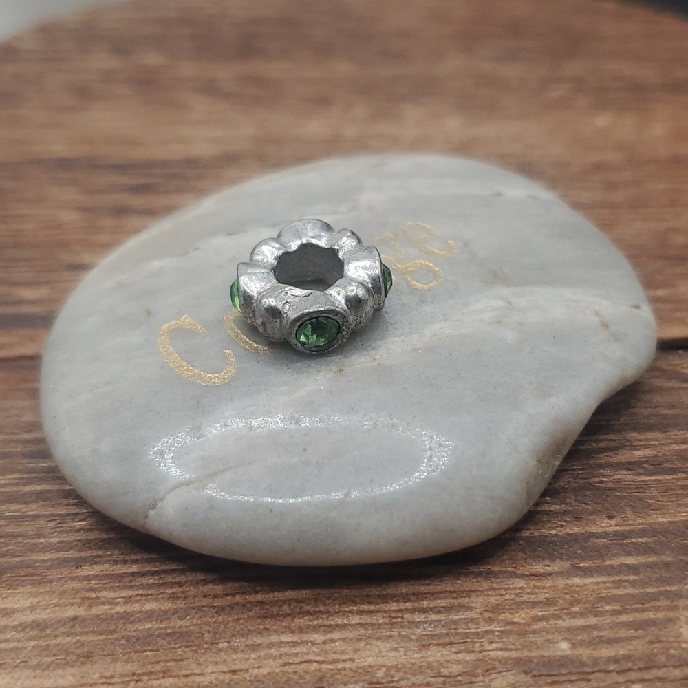 Lillypad‎ forest green wheel charm